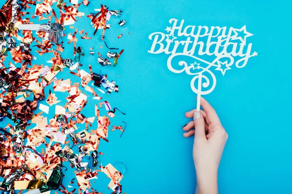 Frau mit Happy-Birthday-Schild — Stockfoto