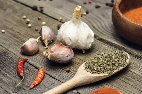 Rosemary and garlic — Stock Photo