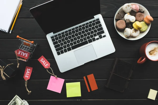 Laptop, credit card and sale tags — Stock Photo