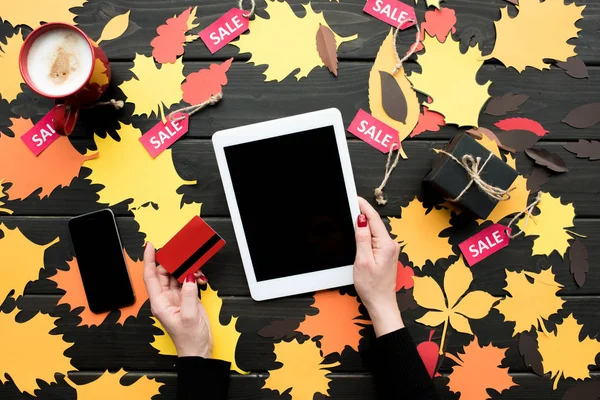 Tablet and credit card — Stock Photo