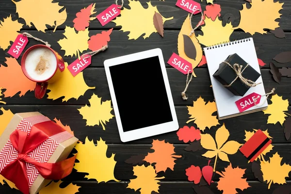 Digital tablet and leaves — Stock Photo