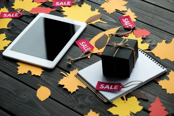 Digital tablet and gift — Stock Photo