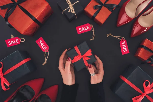 Presents, heels and sale tags — Stock Photo