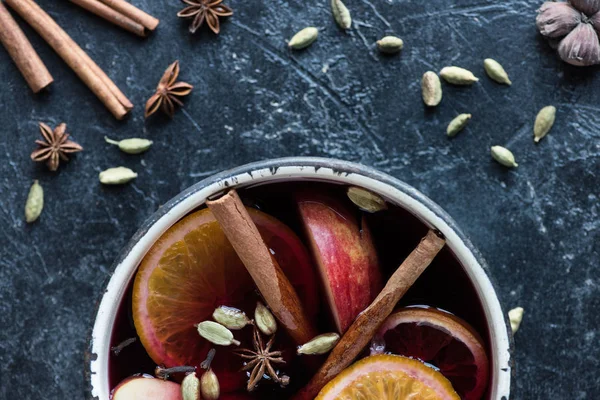 Bowl with mulled wine — Stock Photo