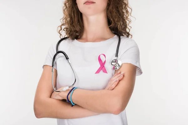 Donna con stetoscopio e nastro per il cancro al seno — Foto stock