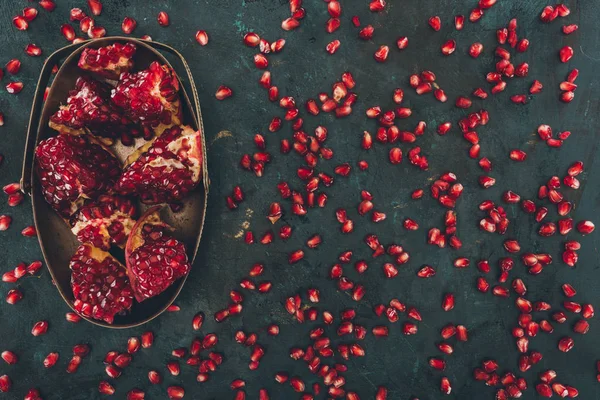 Pomegranate pieces in metal bowl — Stock Photo