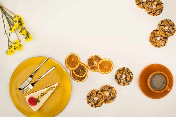 Fresh pastries and coffee — Stock Photo