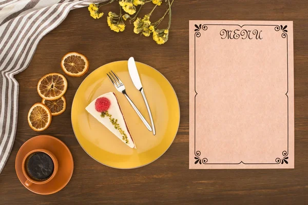 Menu, gâteau et tasse de café — Photo de stock