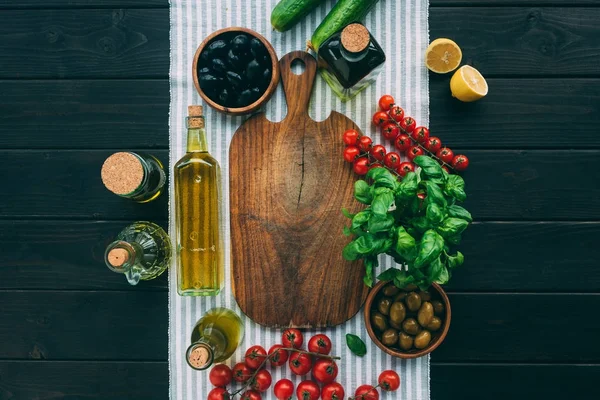 Hortalizas en la mesa - foto de stock