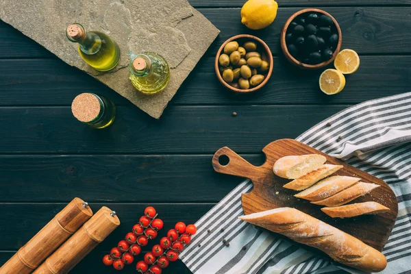 Produtos hortícolas na mesa — Fotografia de Stock