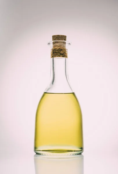 Aceite de oliva botella - foto de stock