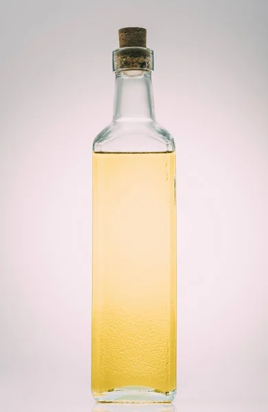 Aceite de oliva botella - foto de stock
