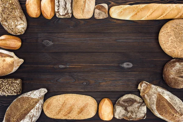 Assortimento di pane fatto in casa — Foto stock