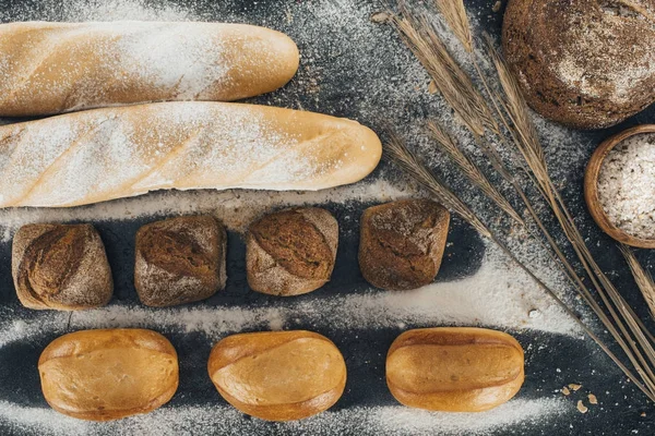 Homemade bread and spikelets — Stock Photo