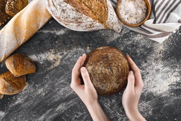 Hands with homemade bread — Stock Photo