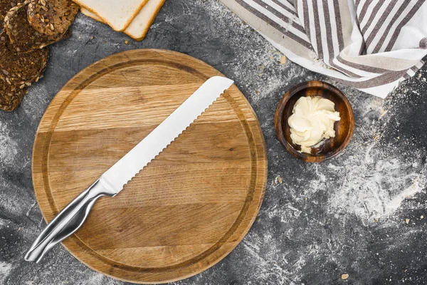 Cutting board with knife — Stock Photo