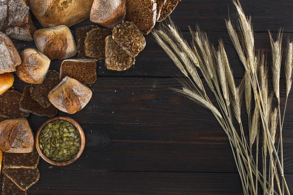 Homemade bread and spikelets — Stock Photo