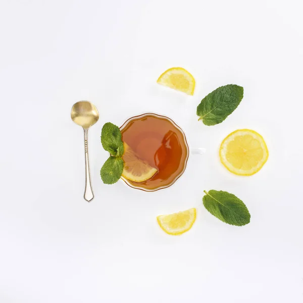 Tea with mint and lemon — Stock Photo