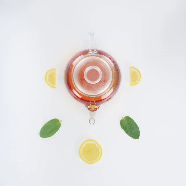 Tea with mint and lemon — Stock Photo