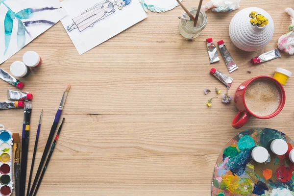 Lugar de trabajo del pintor - foto de stock