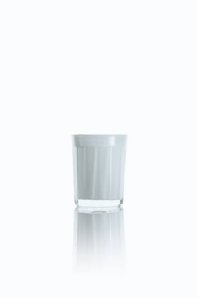 Bicchiere pieno di latte fresco — Foto stock