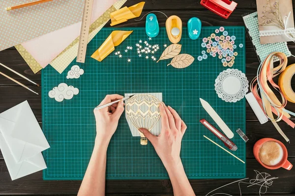 Cropped image of woman making sketch of balloon with pencil — Stock Photo