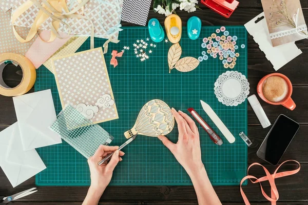 Cropped image of woman putting sequins on scrapbooking balloon — Stock Photo