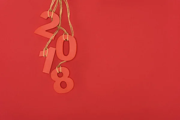 Close up view of 2018 year sign hanging on strings isolated on red — Stock Photo