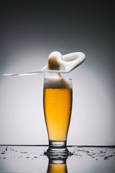 Splashing foam of golden fresh beer — Stock Photo