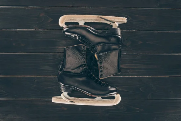 Top view of pair of black skates on dark table — Stock Photo