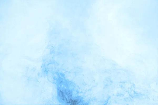 Текстура с завихрениями синей краски в воде — стоковое фото