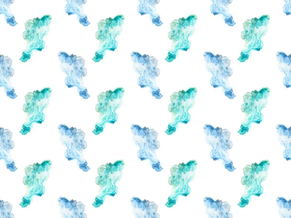 Безшовний візерунок з блакитними і зеленими акварельними плямами фарби, ізольовані на білому — стокове фото