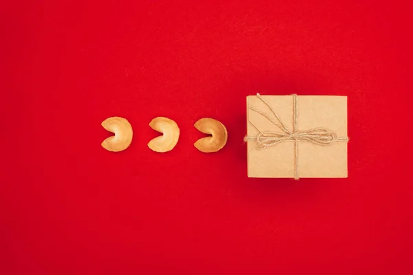 Top view of chinese fortune cookies and box wrapped in kraft paper, Chinese New Year concept — Stock Photo