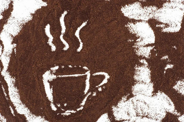 Vue du dessus de tasse de signe de café dessiné dans le café sur blanc — Photo de stock