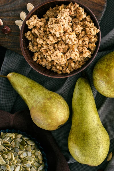 Top view of crunchy granola and pears on table — Stock Photo