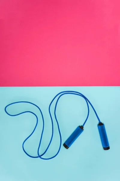 Skipping rope isolated on pink and blue — Stock Photo