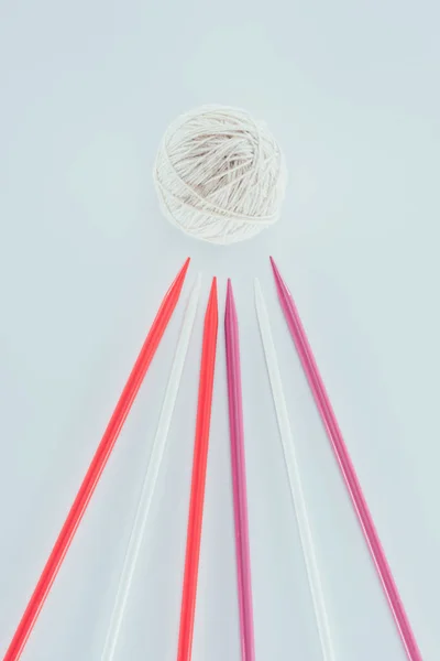 Top view of white yarn and different knitting needles isolated on white — Stock Photo