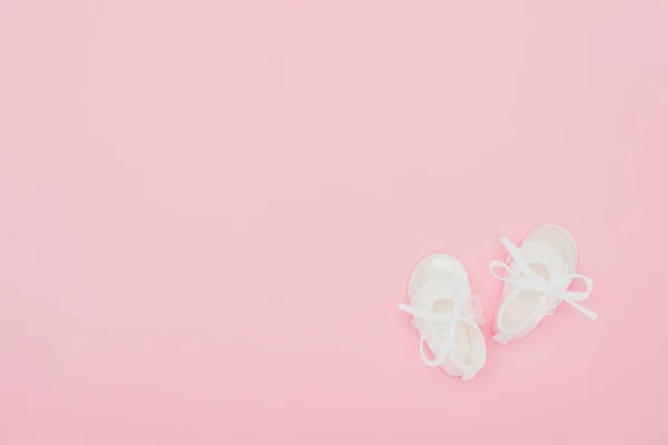 Top view of baby shoes isolated on pink — Stock Photo