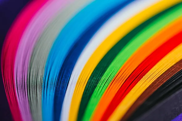 Close up de listras de papel quilling brilhante colorido — Fotografia de Stock