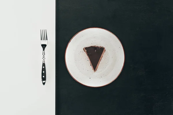 Top view of piece of cake on plate and fork — Stock Photo