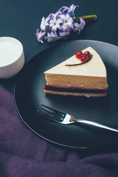 Close up view of piece of homemade cake and cup of milk — Stock Photo