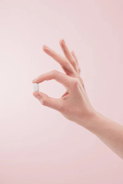 Partial view of woman holding medicine in hand isolated on pink — Stock Photo