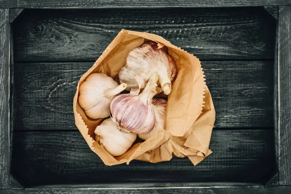 Top view of garlic in shopping paper bag — Stock Photo