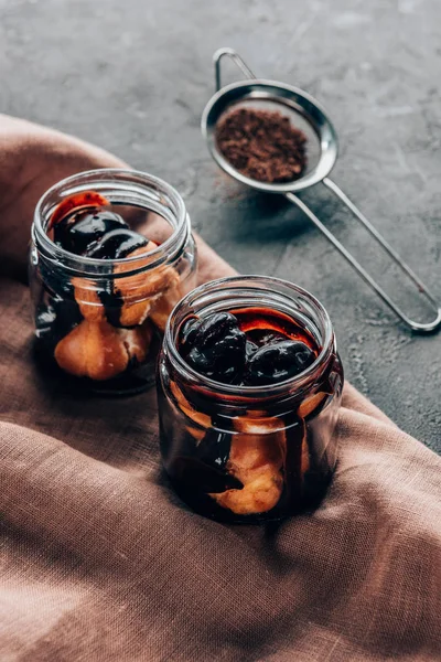 Close-up view of sweet homemade chocolate dessert in glass jars — Stock Photo