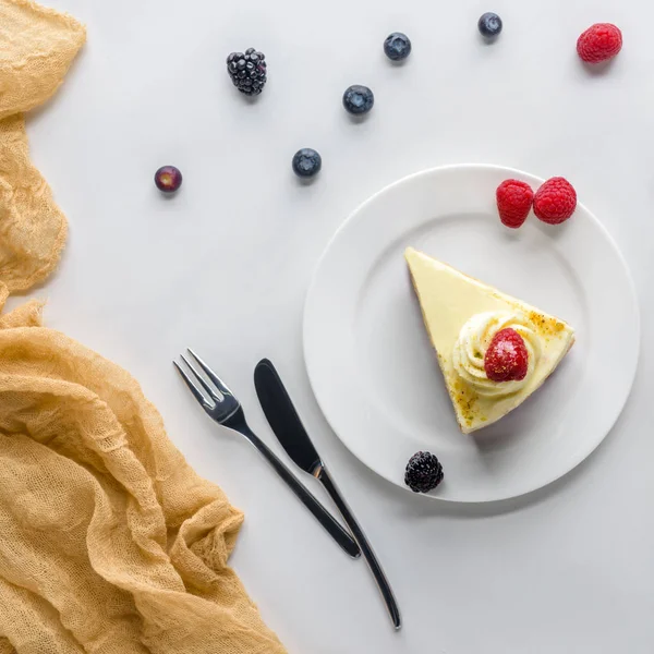 Top view of piece of cake with berries on plate on white table — Stock Photo