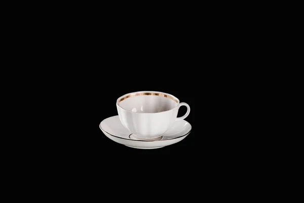 Taza y plato blanco aislado en negro - foto de stock