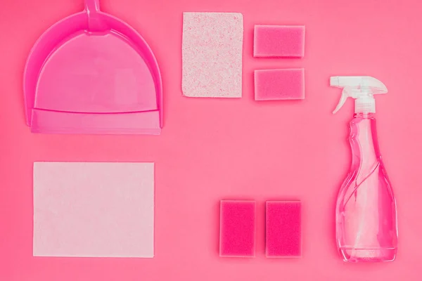 Top view of washing sponges, scoop and spray bottle isolated on pink — Stock Photo