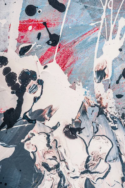 Крупным планом брызг белой и серой масляной краски на абстрактном фоне — стоковое фото