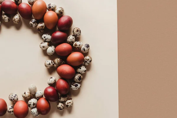 Top view of circle frame made of quail and chicken easter eggs on beige — Stock Photo