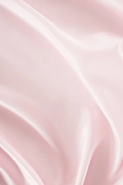 Світло-рожевий зім'ятий атласний тканинний фон — стокове фото